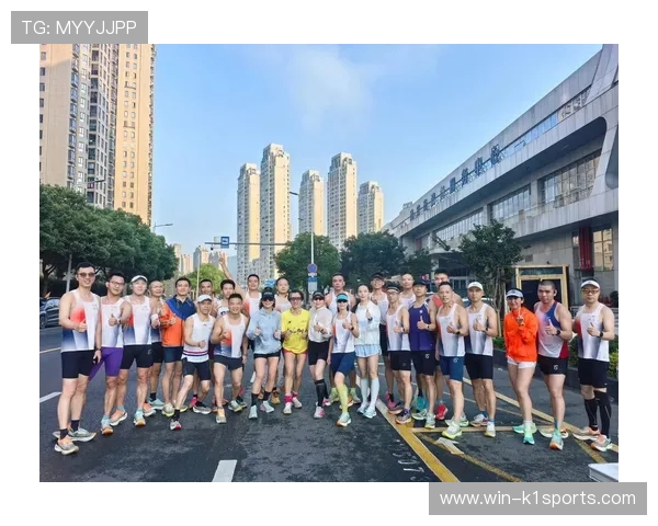 球星公寓足球激情碰撞展现团队精神与个人风采 球星公寓足球激情碰撞展现团队精神与个人风采