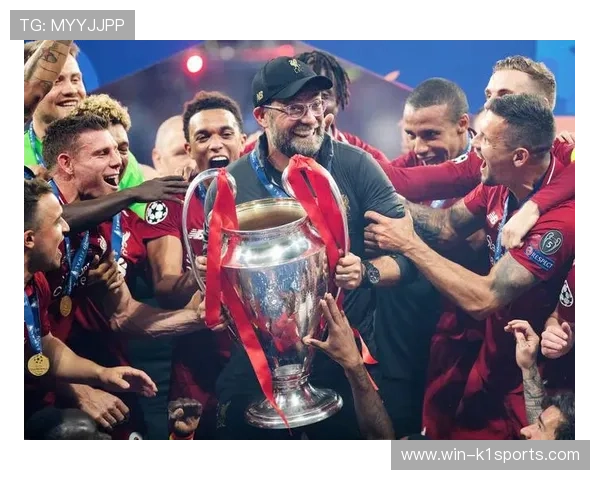 足球球星脸部特写:展现速度与力量的完美结合 足球球星脸部特写:展现速度与力量的完美结合